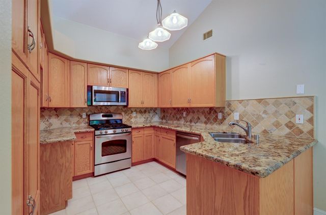 9249 N Bayford Street, Fresno, CA 93720