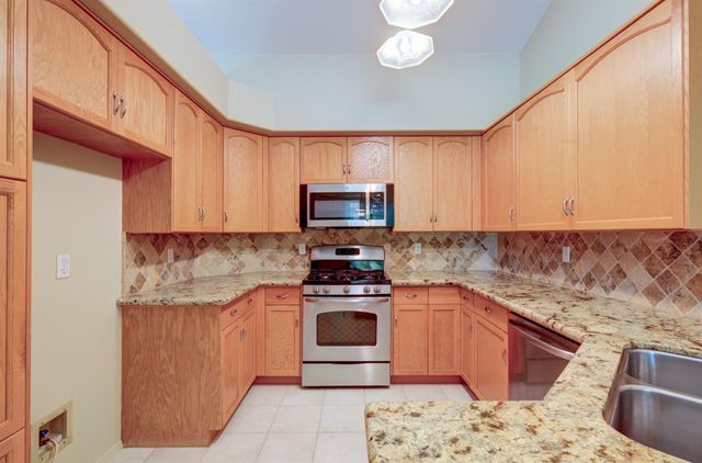 9249 N Bayford Street, Fresno, CA 93720
