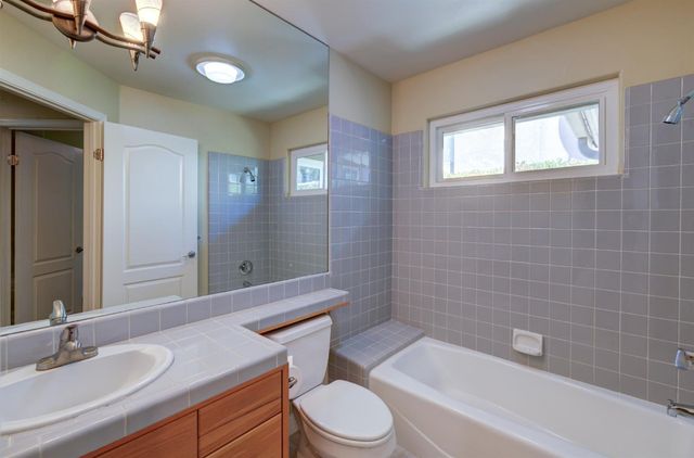9249 N Bayford Street, Fresno, CA 93720