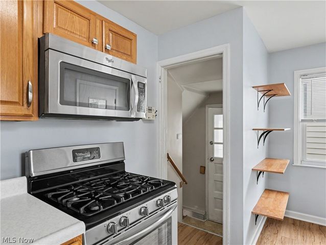 329 Pierce Avenue, Cuyahoga Falls, OH 44221
