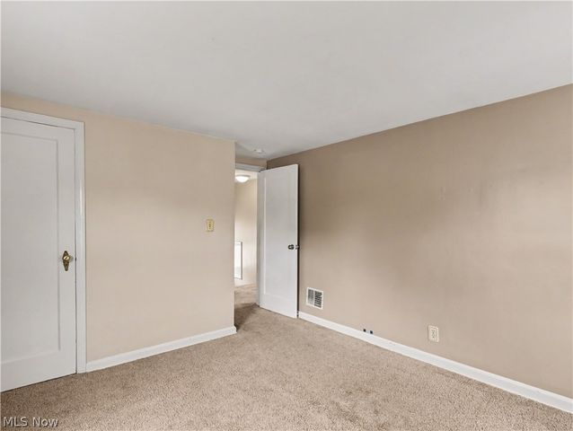 329 Pierce Avenue, Cuyahoga Falls, OH 44221