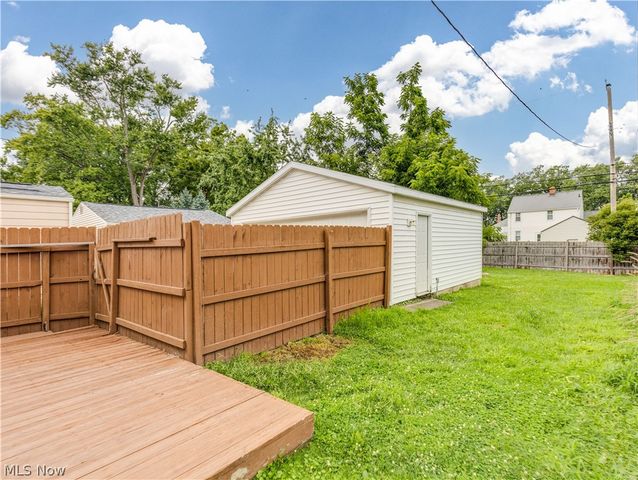 329 Pierce Avenue, Cuyahoga Falls, OH 44221