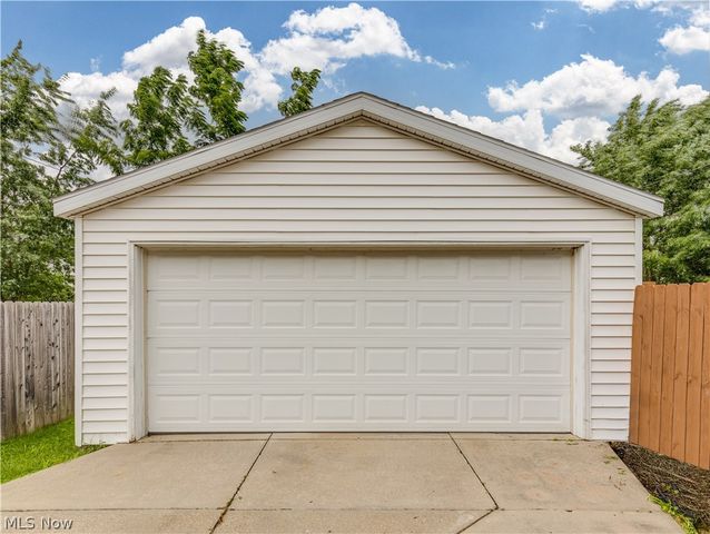 329 Pierce Avenue, Cuyahoga Falls, OH 44221