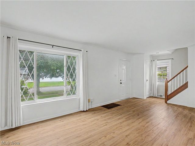 329 Pierce Avenue, Cuyahoga Falls, OH 44221