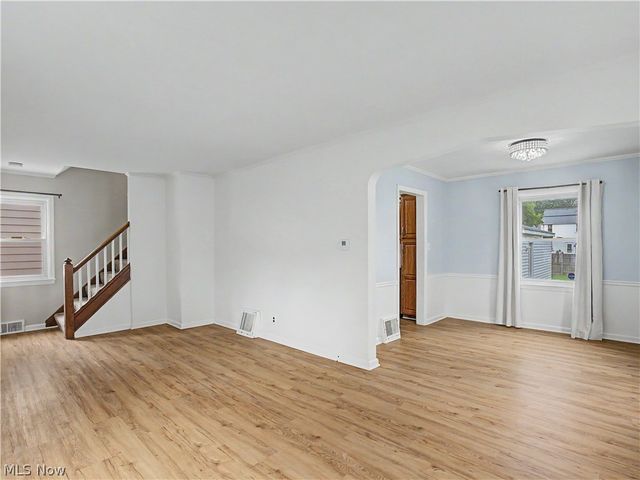 329 Pierce Avenue, Cuyahoga Falls, OH 44221