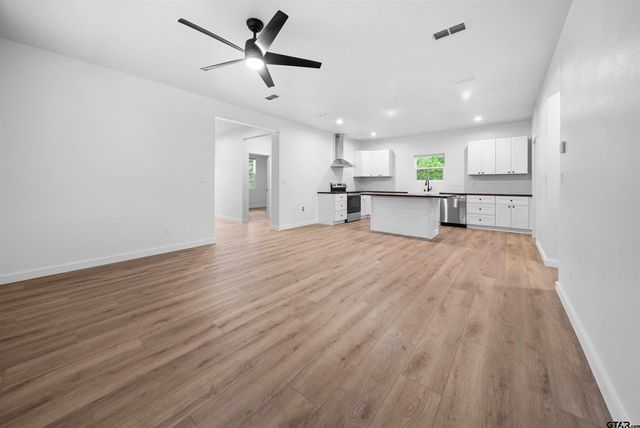 837 Red Bud Cir, Bullard, TX 75757