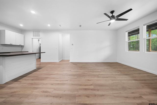 837 Red Bud Cir, Bullard, TX 75757
