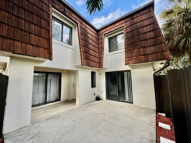 2216 White Pine Circle D, Greenacres, FL 33415