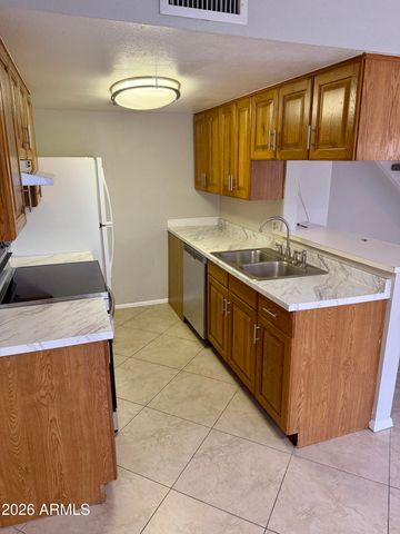 17048 E CALLE DEL ORO -- C, Fountain Hills, AZ 85268