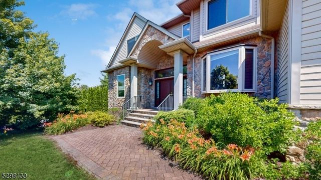 1 White Oak Ct, Hardyston Twp., NJ 07419