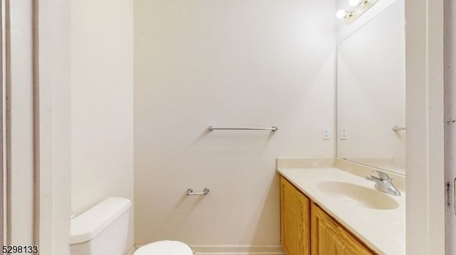 1 White Oak Ct, Hardyston Twp., NJ 07419