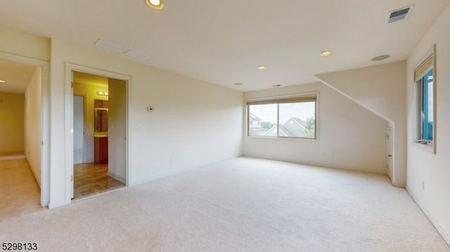 1 White Oak Ct, Hardyston Twp., NJ 07419