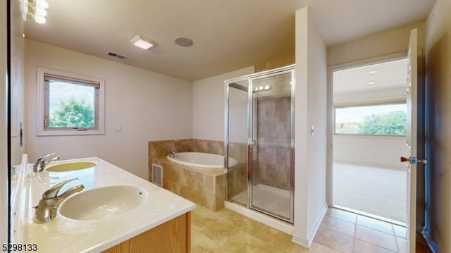 1 White Oak Ct, Hardyston Twp., NJ 07419