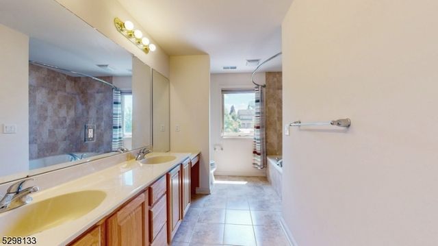 1 White Oak Ct, Hardyston Twp., NJ 07419