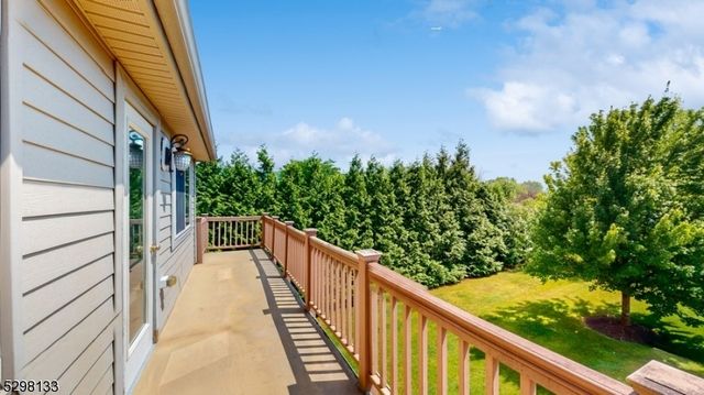 1 White Oak Ct, Hardyston Twp., NJ 07419