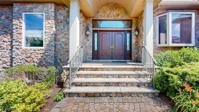 1 White Oak Ct, Hardyston Twp., NJ 07419