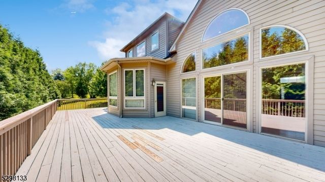 1 White Oak Ct, Hardyston Twp., NJ 07419