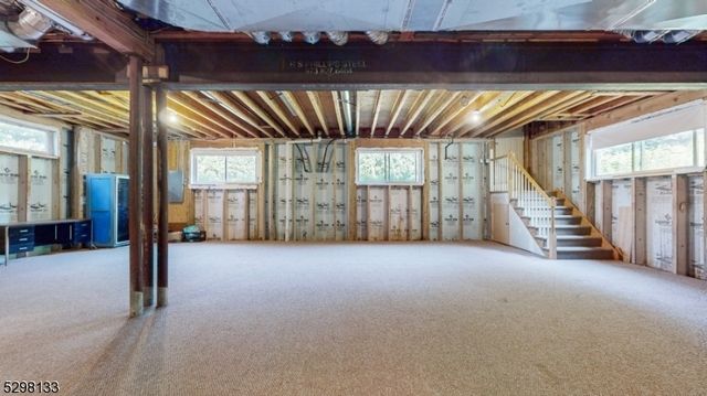 1 White Oak Ct, Hardyston Twp., NJ 07419