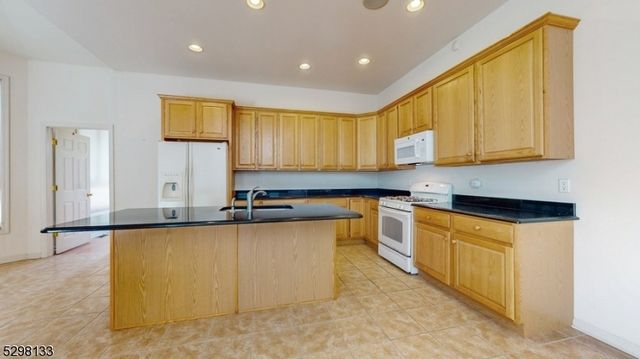 1 White Oak Ct, Hardyston Twp., NJ 07419