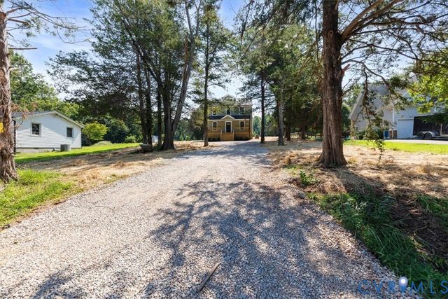 2242 Lakeview Dr, Powhatan, VA 23139