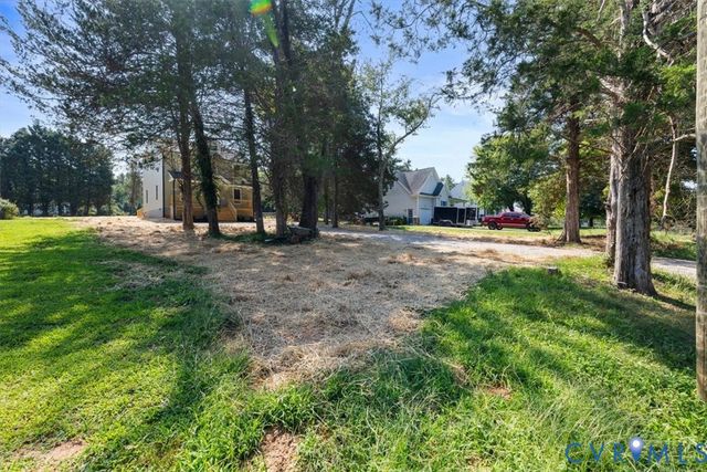 2242 Lakeview Dr, Powhatan, VA 23139