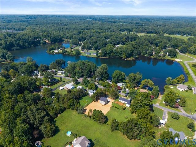 2242 Lakeview Dr, Powhatan, VA 23139