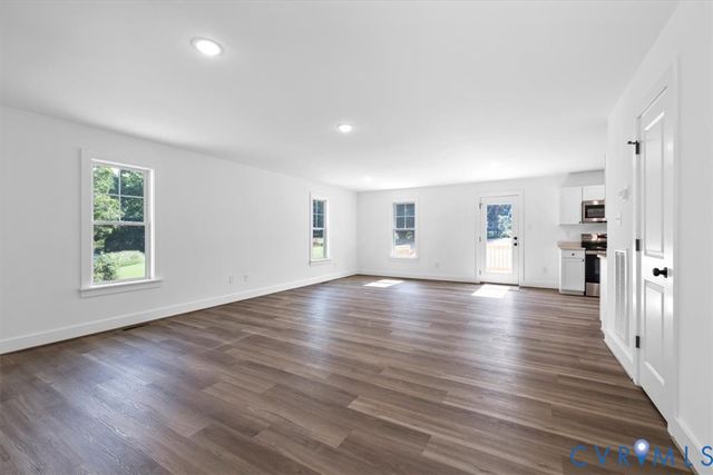 2242 Lakeview Dr, Powhatan, VA 23139