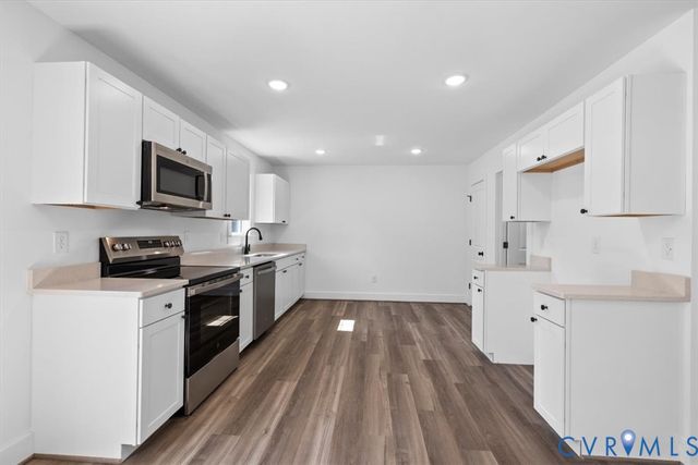 2242 Lakeview Dr, Powhatan, VA 23139