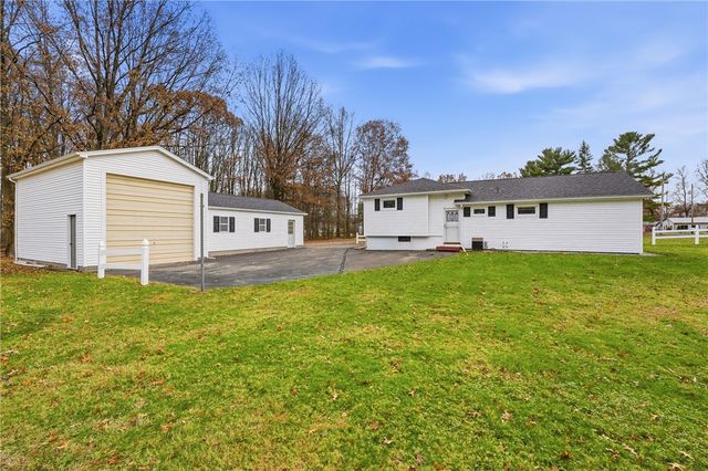 3489 Sample Rd, Hermitage, PA 16148