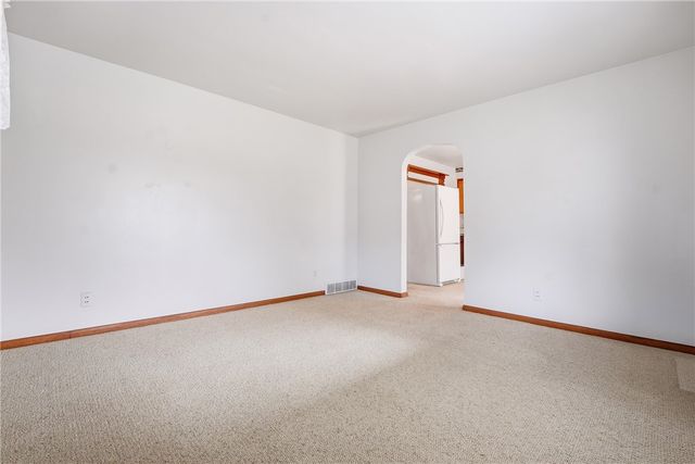 3489 Sample Rd, Hermitage, PA 16148