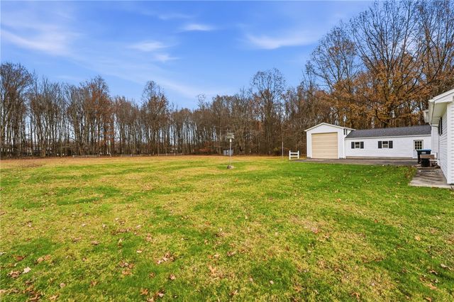 3489 Sample Rd, Hermitage, PA 16148