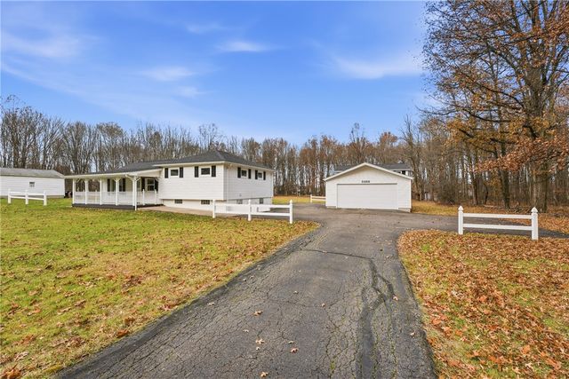 3489 Sample Rd, Hermitage, PA 16148