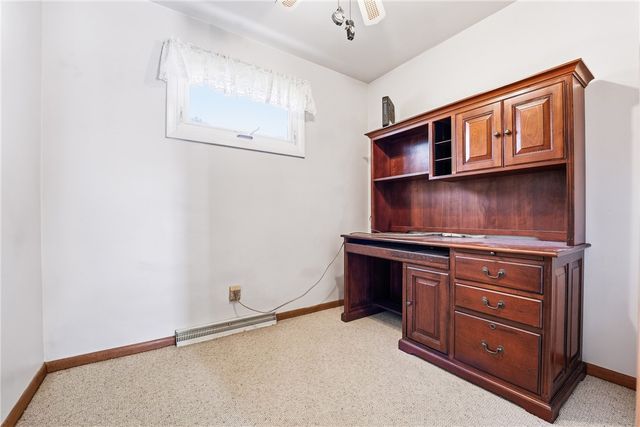 3489 Sample Rd, Hermitage, PA 16148