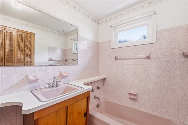 3489 Sample Rd, Hermitage, PA 16148