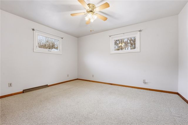 3489 Sample Rd, Hermitage, PA 16148