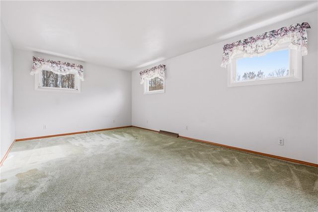 3489 Sample Rd, Hermitage, PA 16148