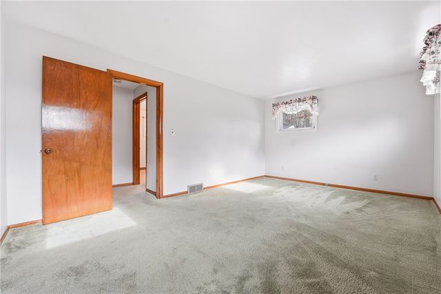 3489 Sample Rd, Hermitage, PA 16148