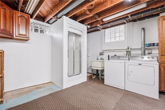 3489 Sample Rd, Hermitage, PA 16148