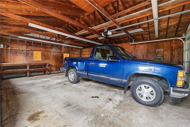 3489 Sample Rd, Hermitage, PA 16148