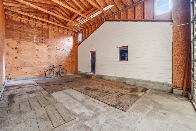 3489 Sample Rd, Hermitage, PA 16148