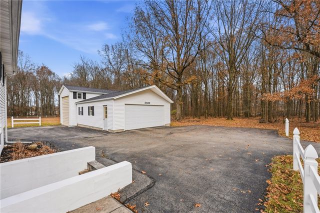 3489 Sample Rd, Hermitage, PA 16148