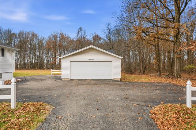 3489 Sample Rd, Hermitage, PA 16148