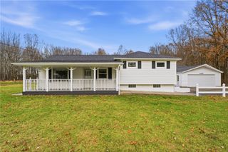 3489 Sample Rd, Hermitage, PA 16148