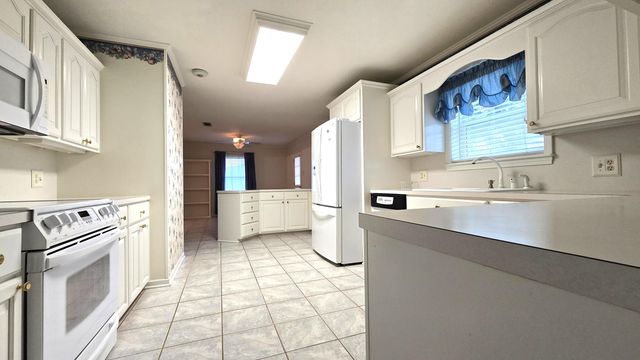 165 East Pleasant Hill, Deridder, LA 70634