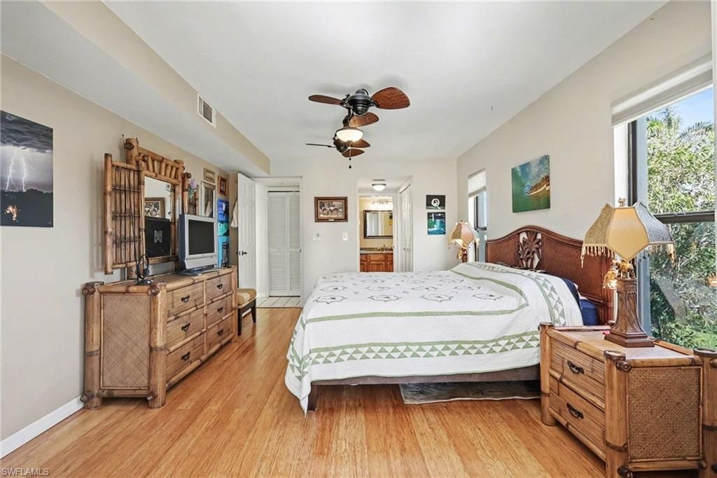 Image 11 of property listing at 4703 SE 17th PL 205, Cape Coral, FL 33904