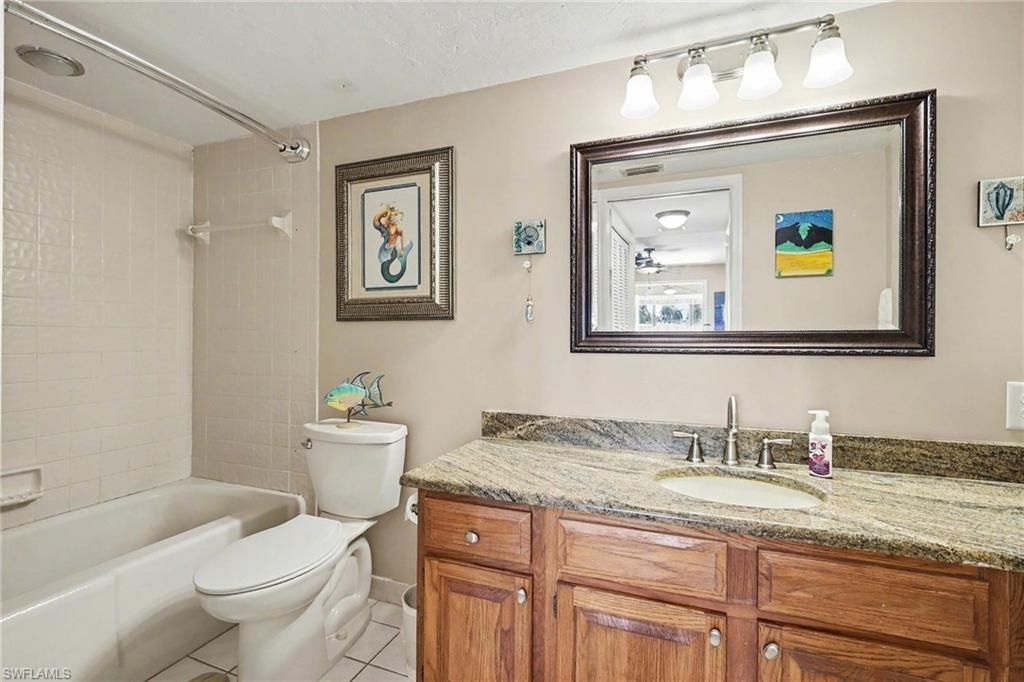 Image 12 of property listing at 4703 SE 17th PL 205, Cape Coral, FL 33904