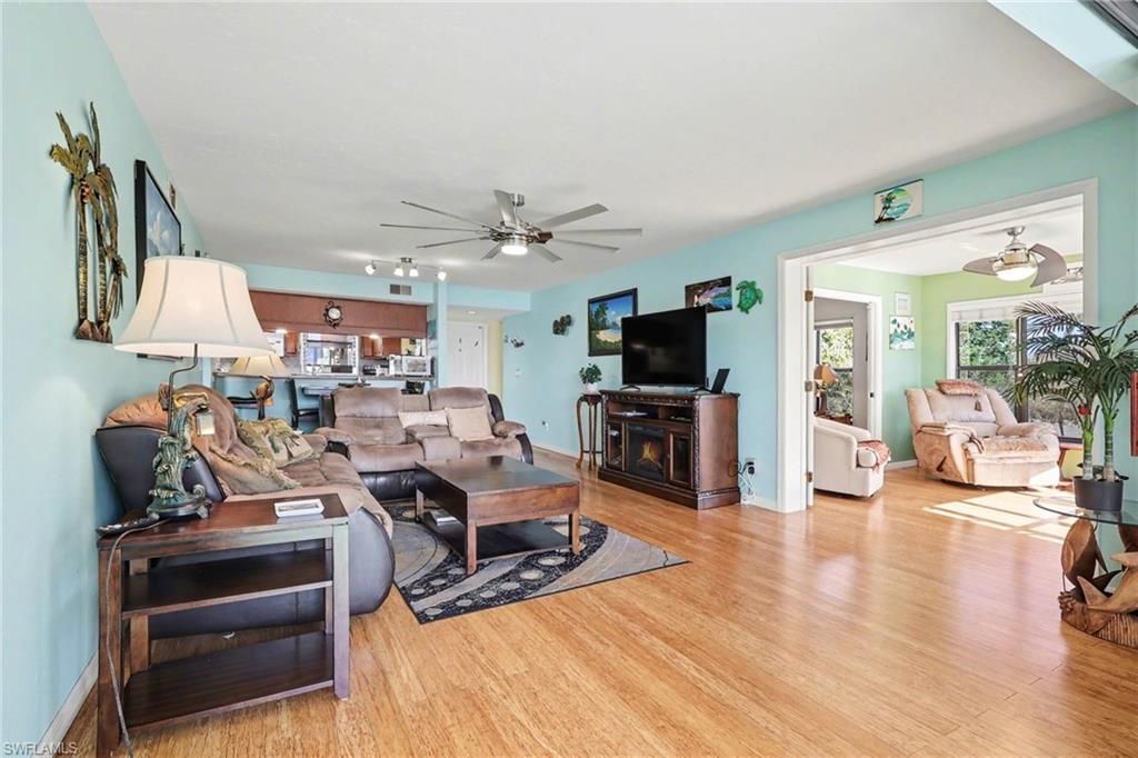 Image 3 of property listing at 4703 SE 17th PL 205, Cape Coral, FL 33904