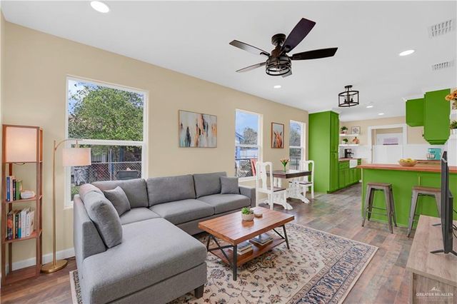 808 S 15th Avenue, Edinburg, TX 78539