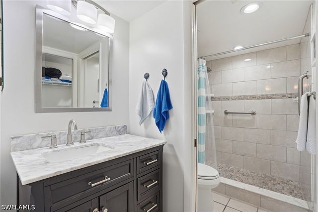 5625 Trailwinds DR 411, Fort Myers, FL 33907