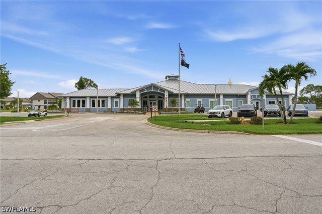 5625 Trailwinds DR 411, Fort Myers, FL 33907